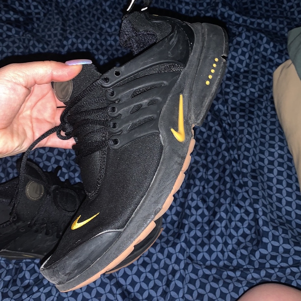 Custom black & with yellow Nike sign & gum bottoms PRESTOS
